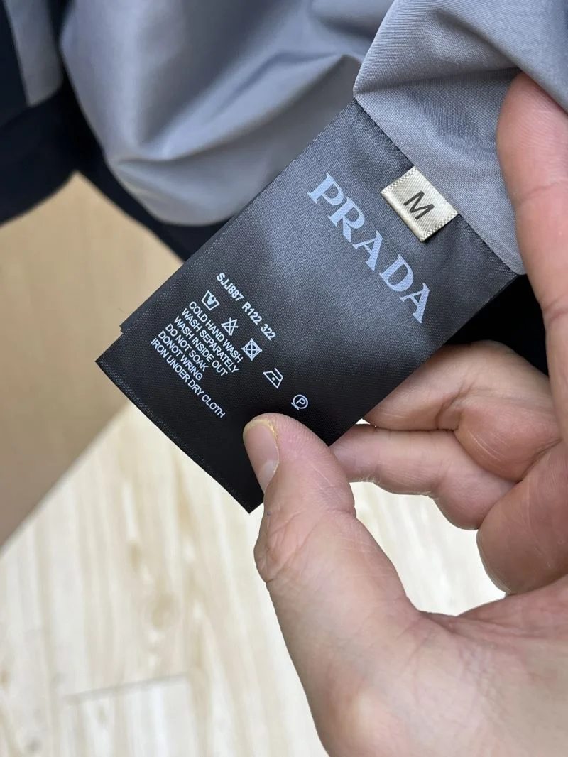 Stretchable Prada Outwear 168063