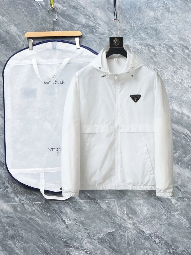 Snug Prada Outwear 168033