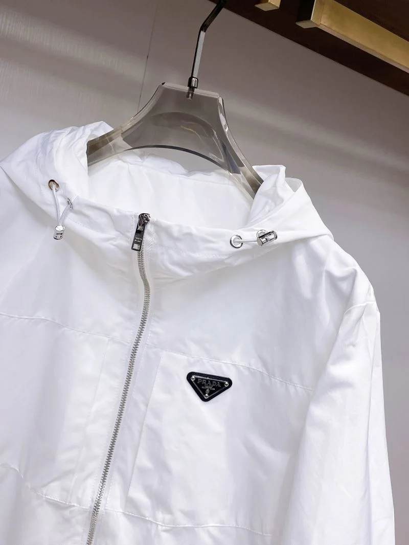Effortless Prada Outwear 168025