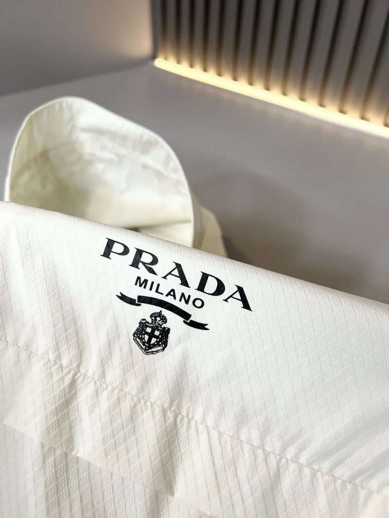 Timeless Prada Outwear 167332