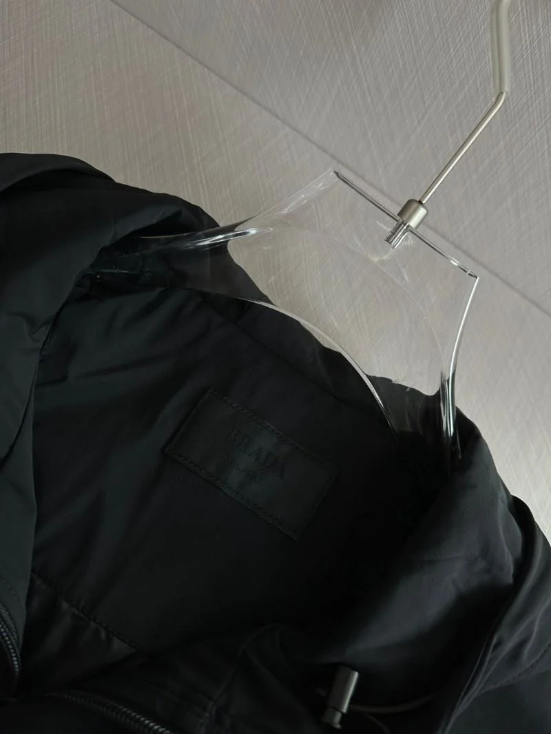 Breathable Prada Outwear 167319