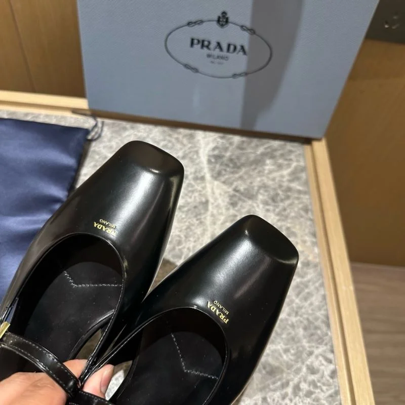 Prada Sandals Elegant 34731