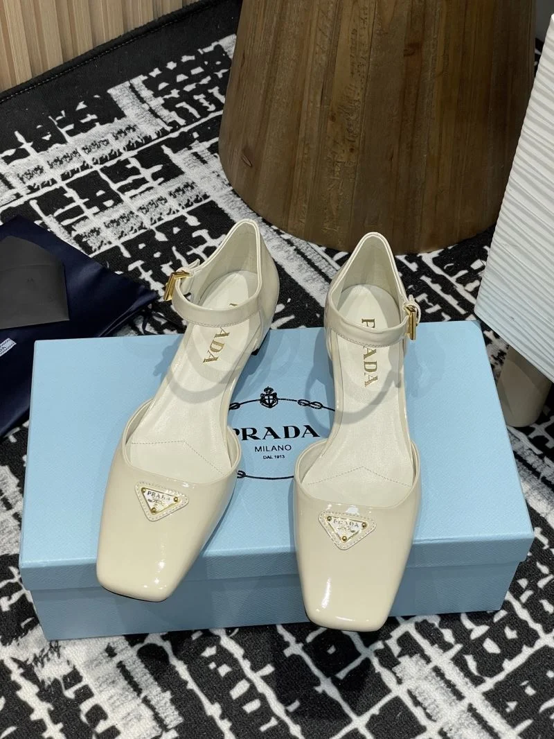 Trendsetting Prada Sandals 34706