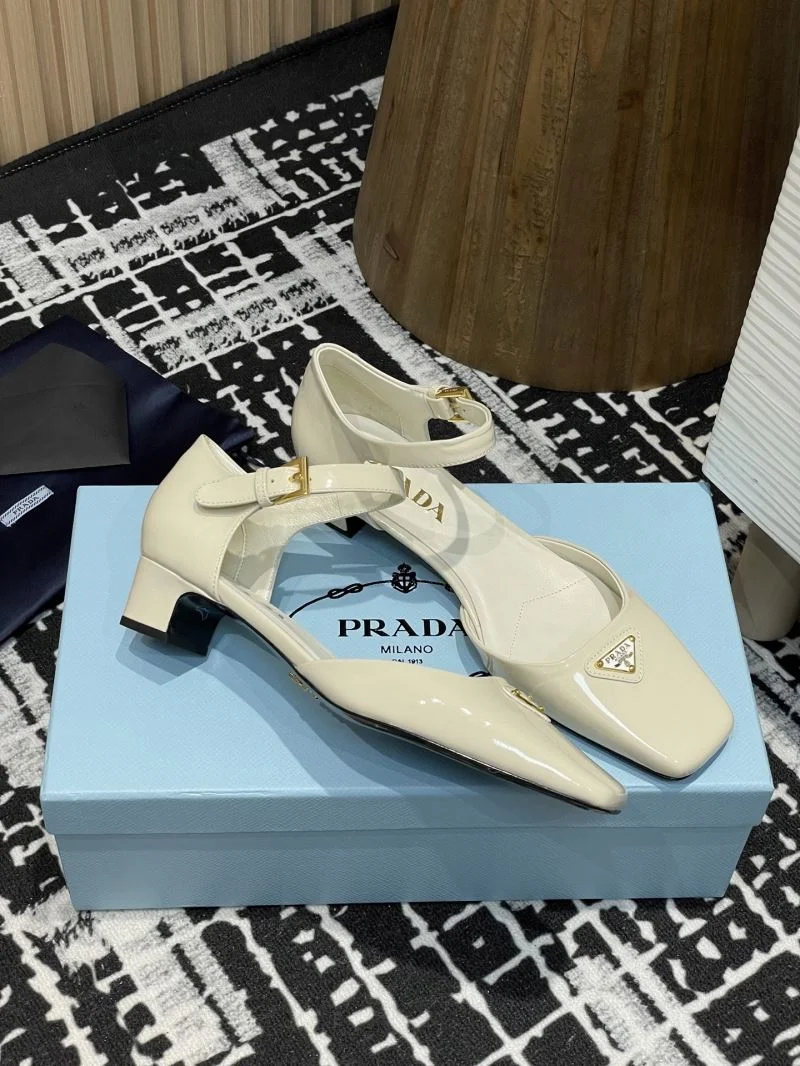 Trendsetting Prada Sandals 34706