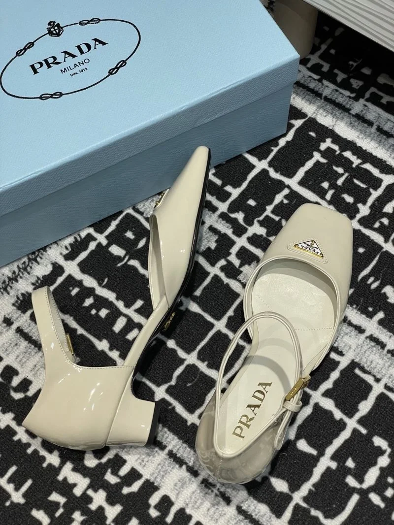 Trendsetting Prada Sandals 34706