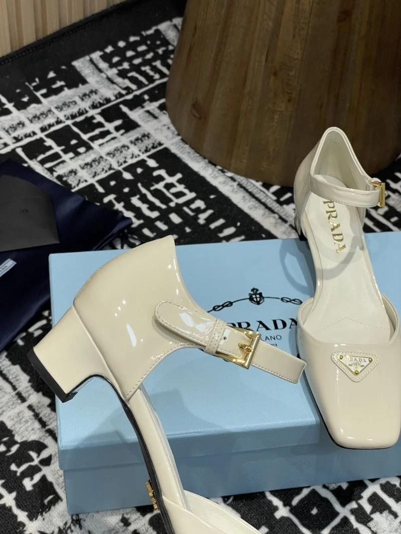 Trendsetting Prada Sandals 34706