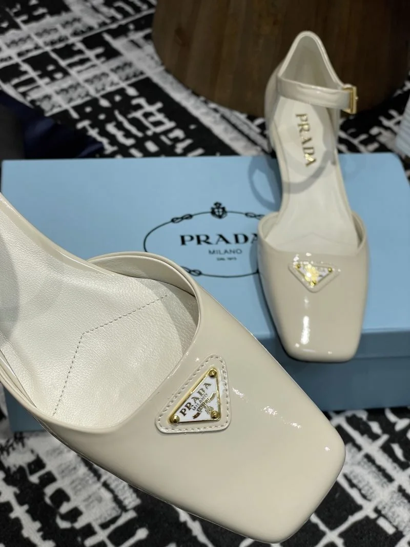 Trendsetting Prada Sandals 34706