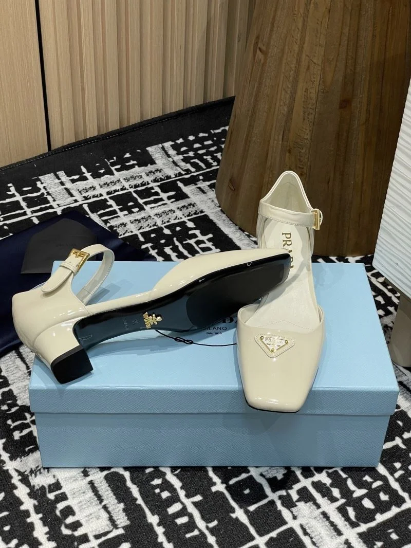 Trendsetting Prada Sandals 34706