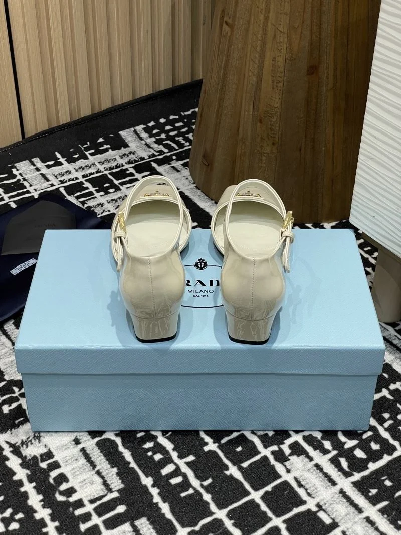 Trendsetting Prada Sandals 34706
