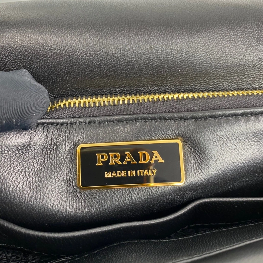 Prada Satchel Bags Elegant 71657