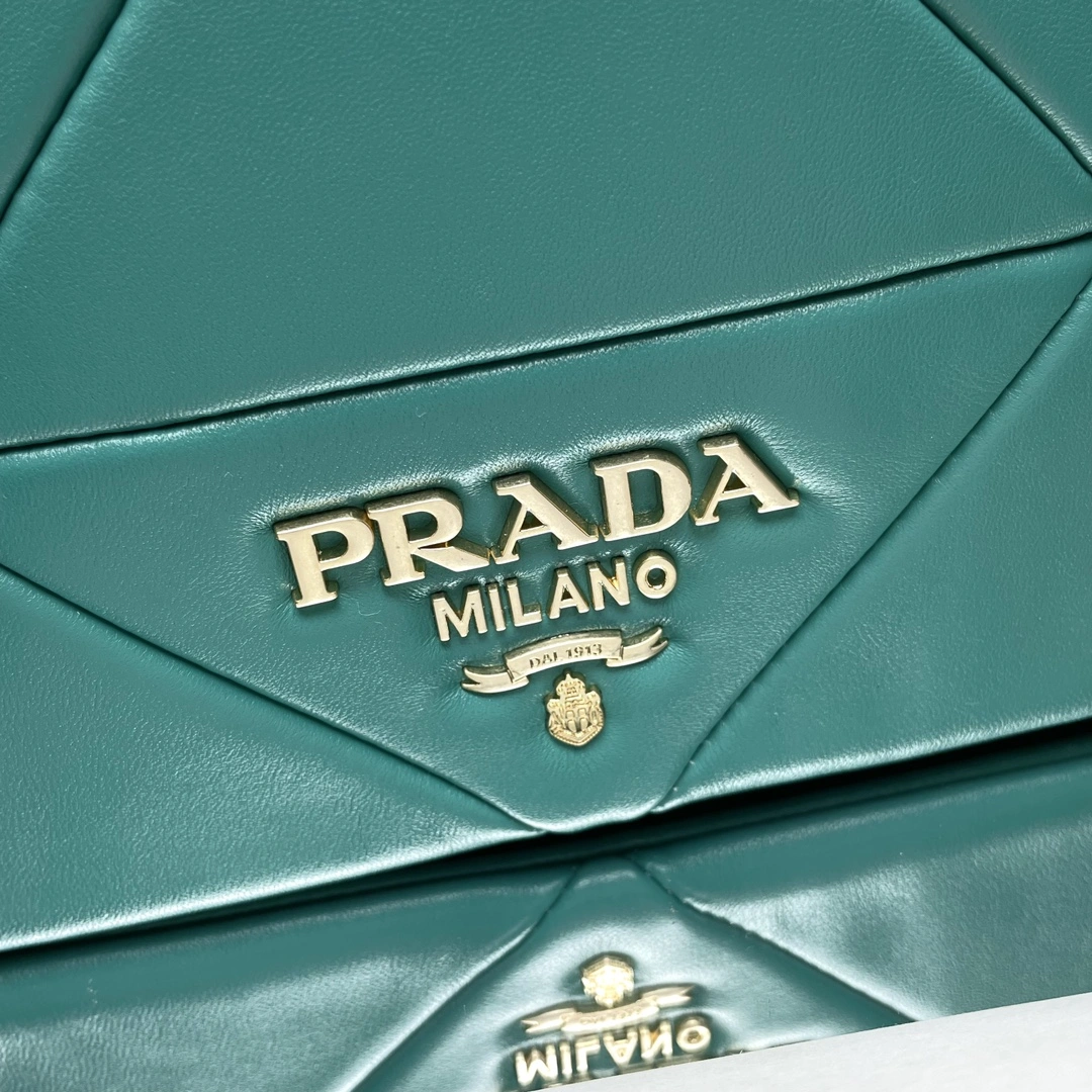 Prada Satchel Bags Attractive 71665