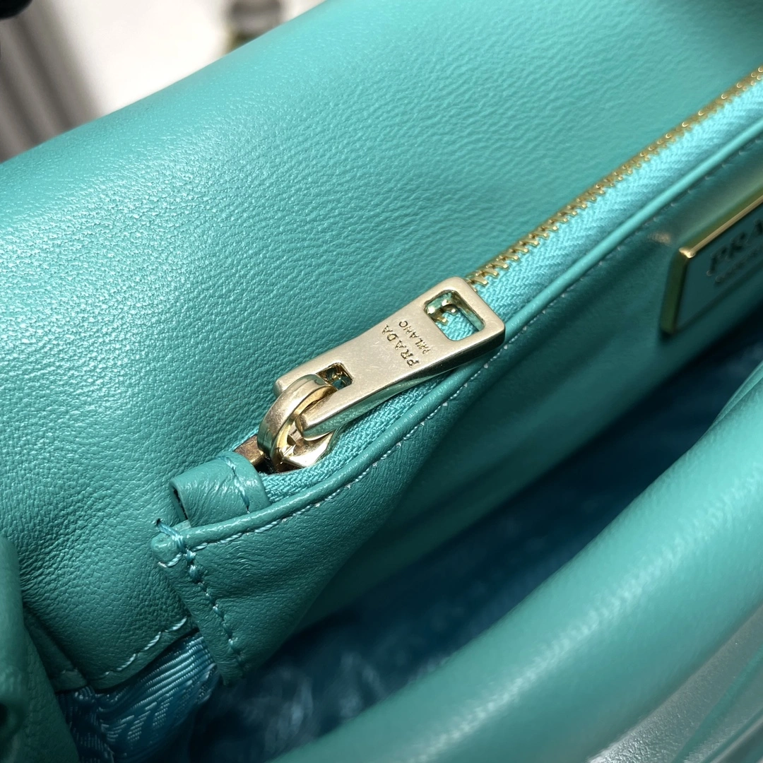 Prada Satchel Bags Attractive 71665
