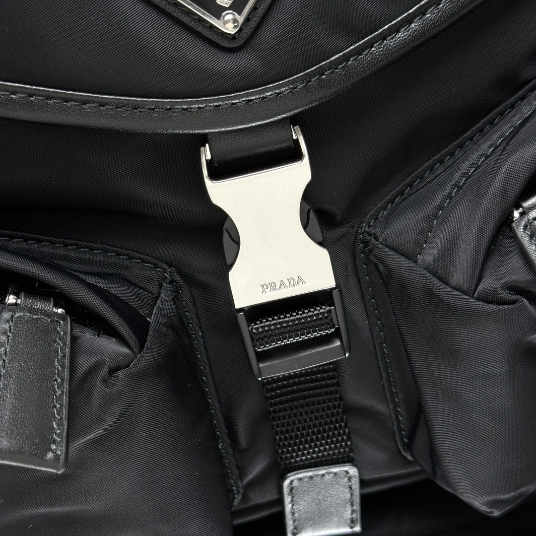 Unisex Prada Satchel Bags 71662