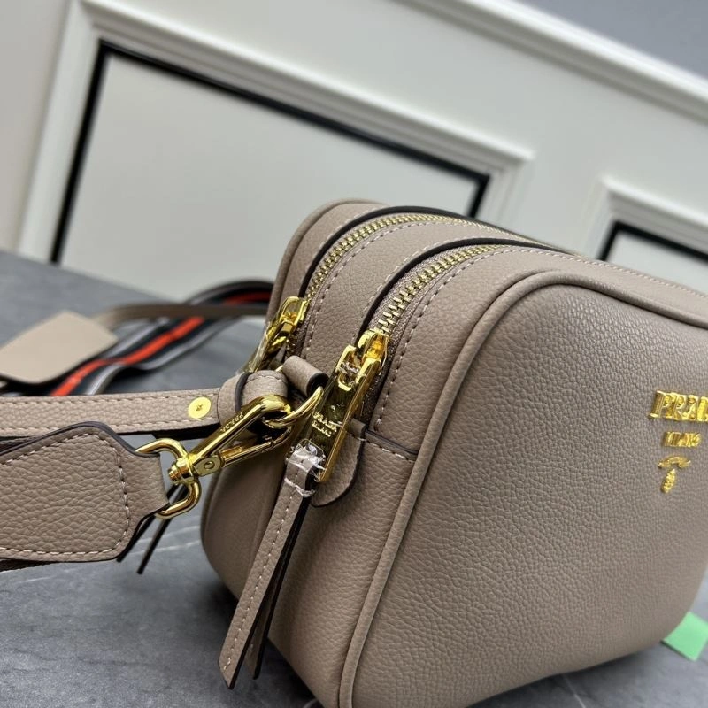 Effortless Prada Satchel Bags 82913