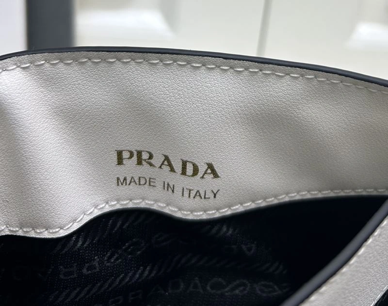 Supportive Prada Satchel Bags 82769