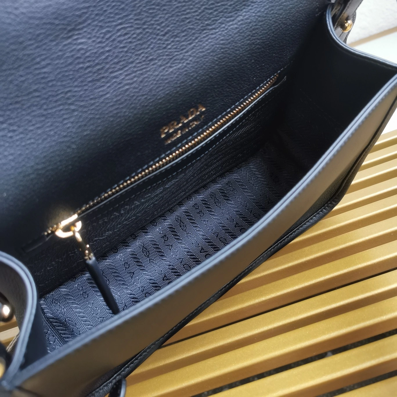 Prada Satchel Bags Attractive 71590