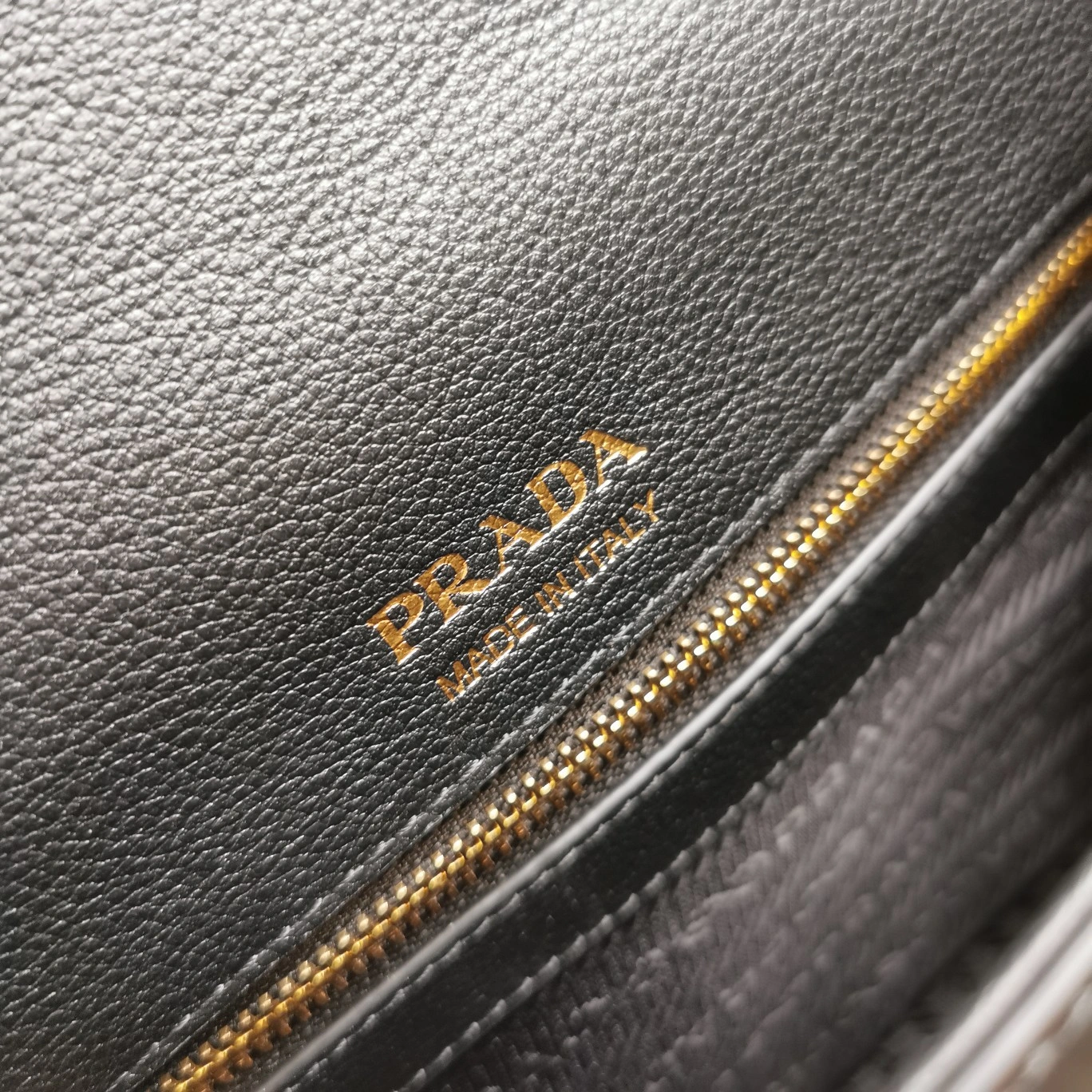 Prada Satchel Bags Attractive 71590