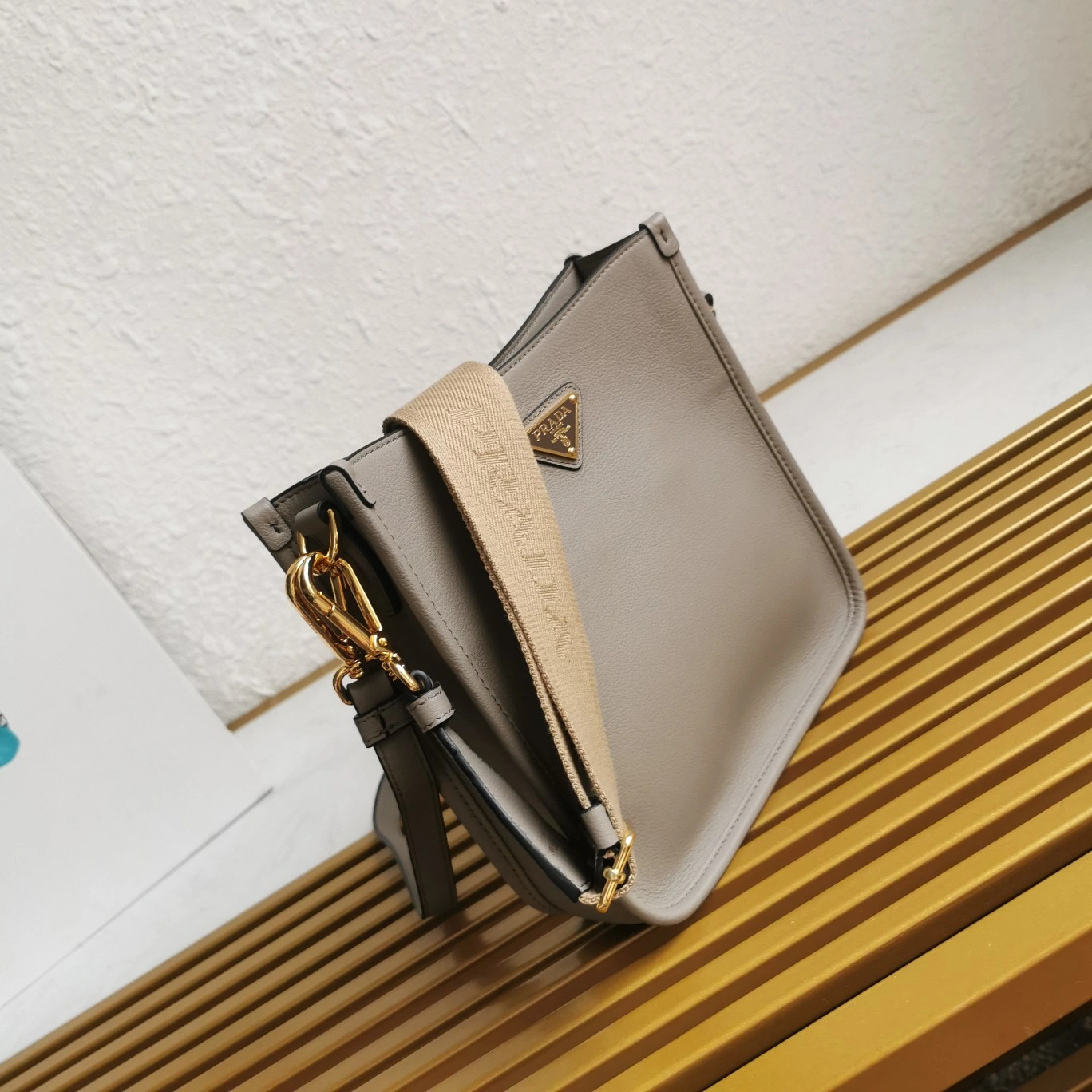 Unisex Prada Satchel Bags 71589