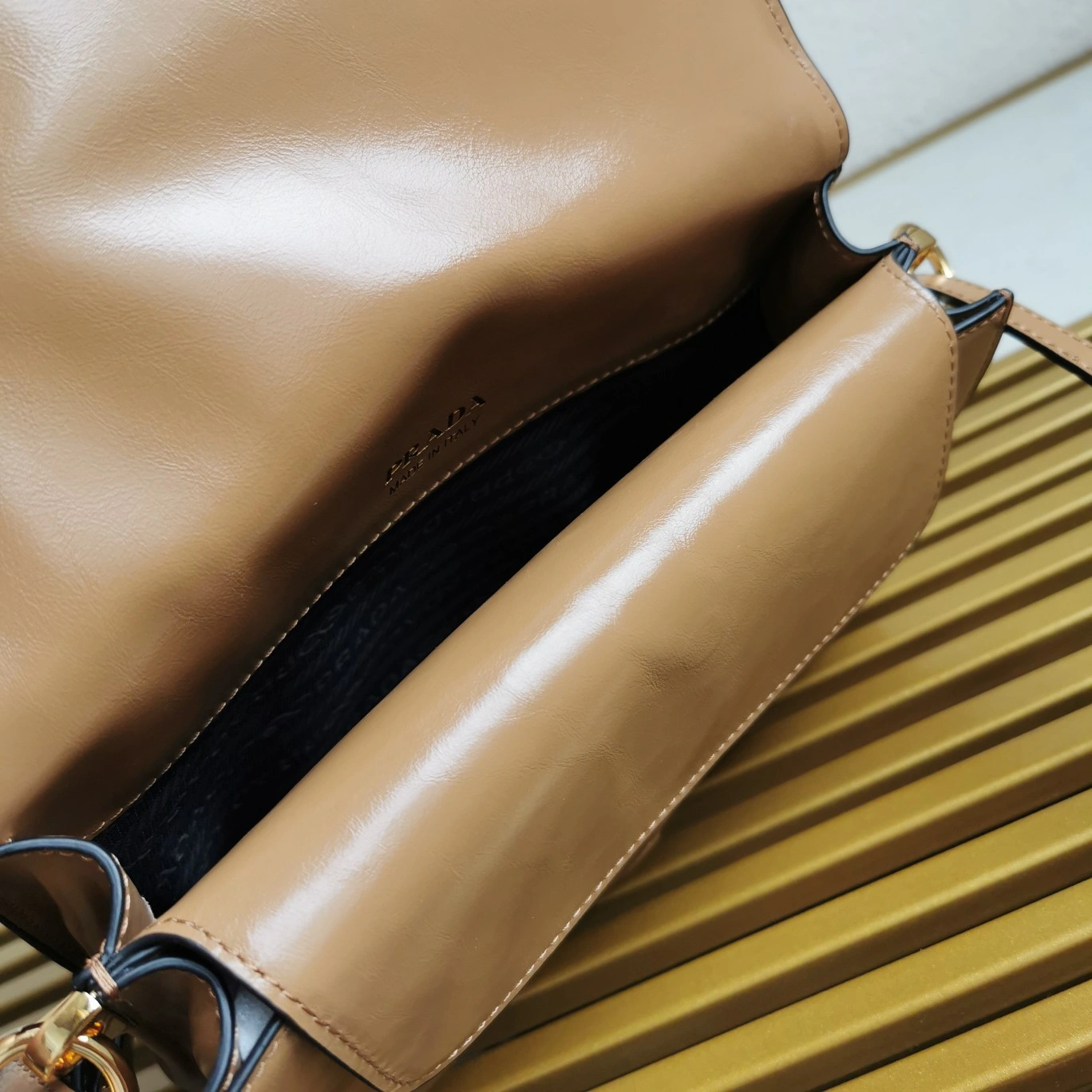 Prada Satchel Bags FreshLook 71618