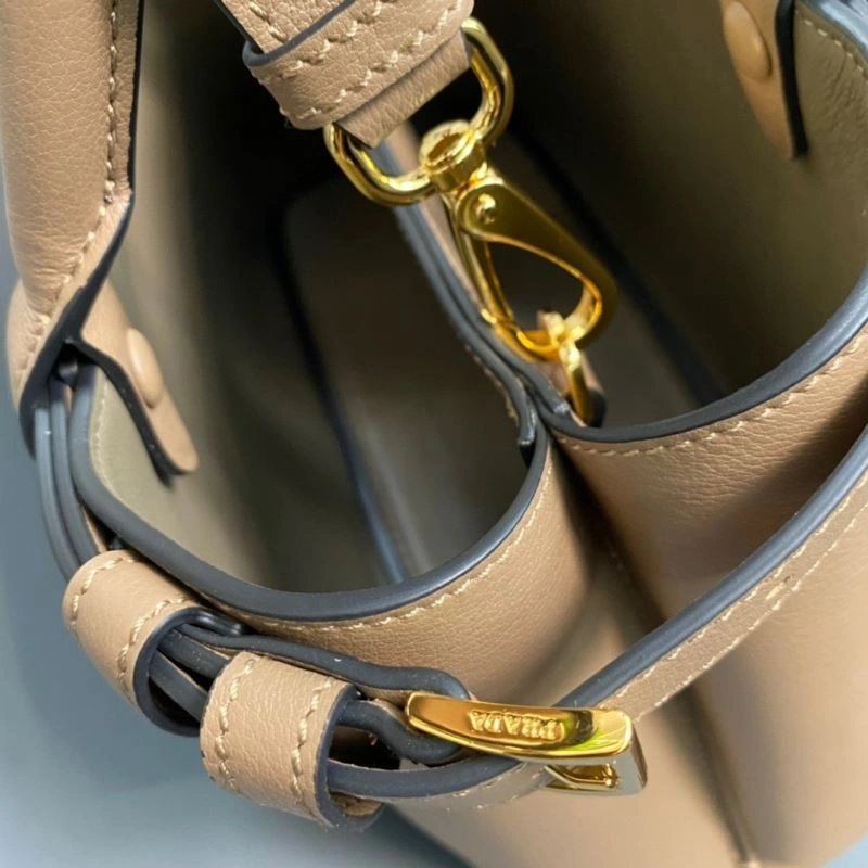 FashionForward Prada Shopping Bags 75040