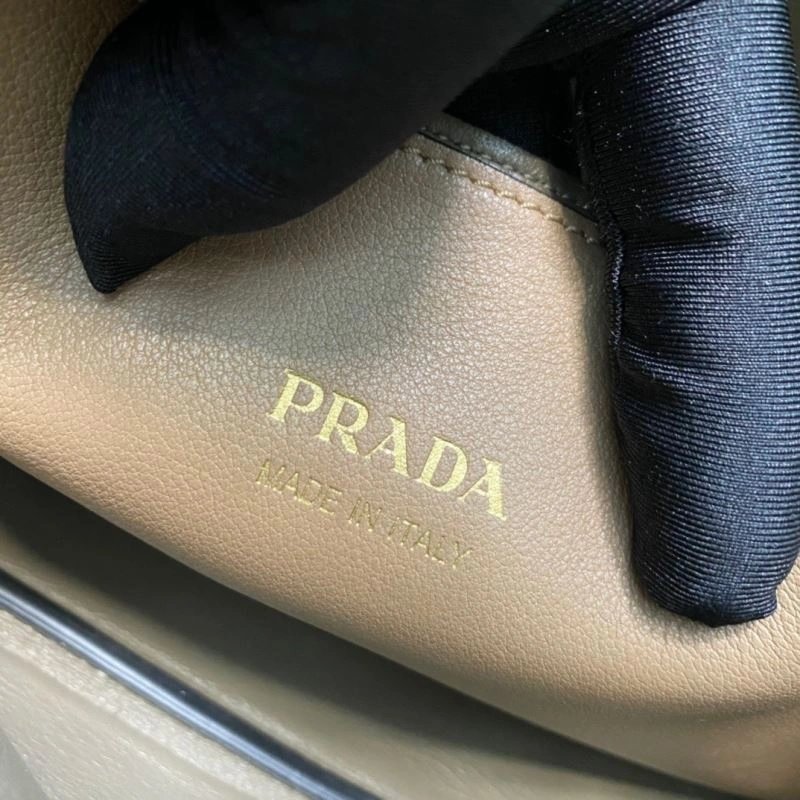 FashionForward Prada Shopping Bags 75040