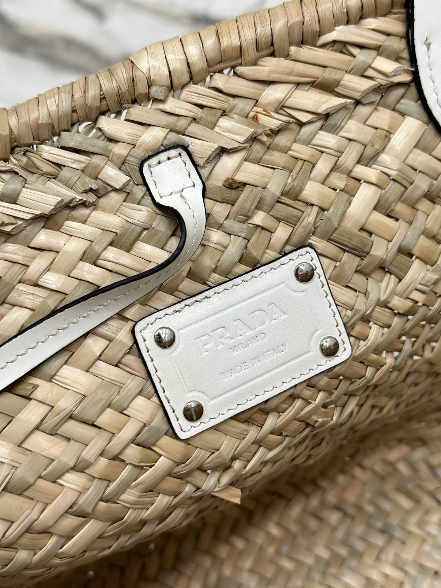 EyeCatching Prada Shopping Bags 73650