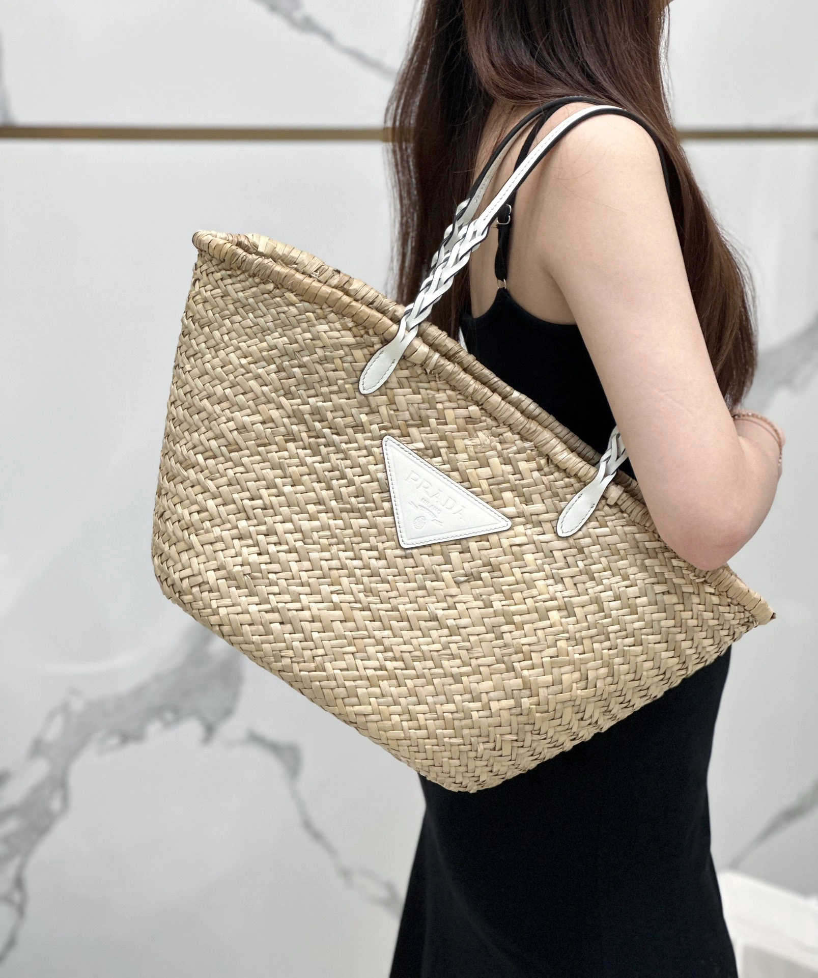 EyeCatching Prada Shopping Bags 73650