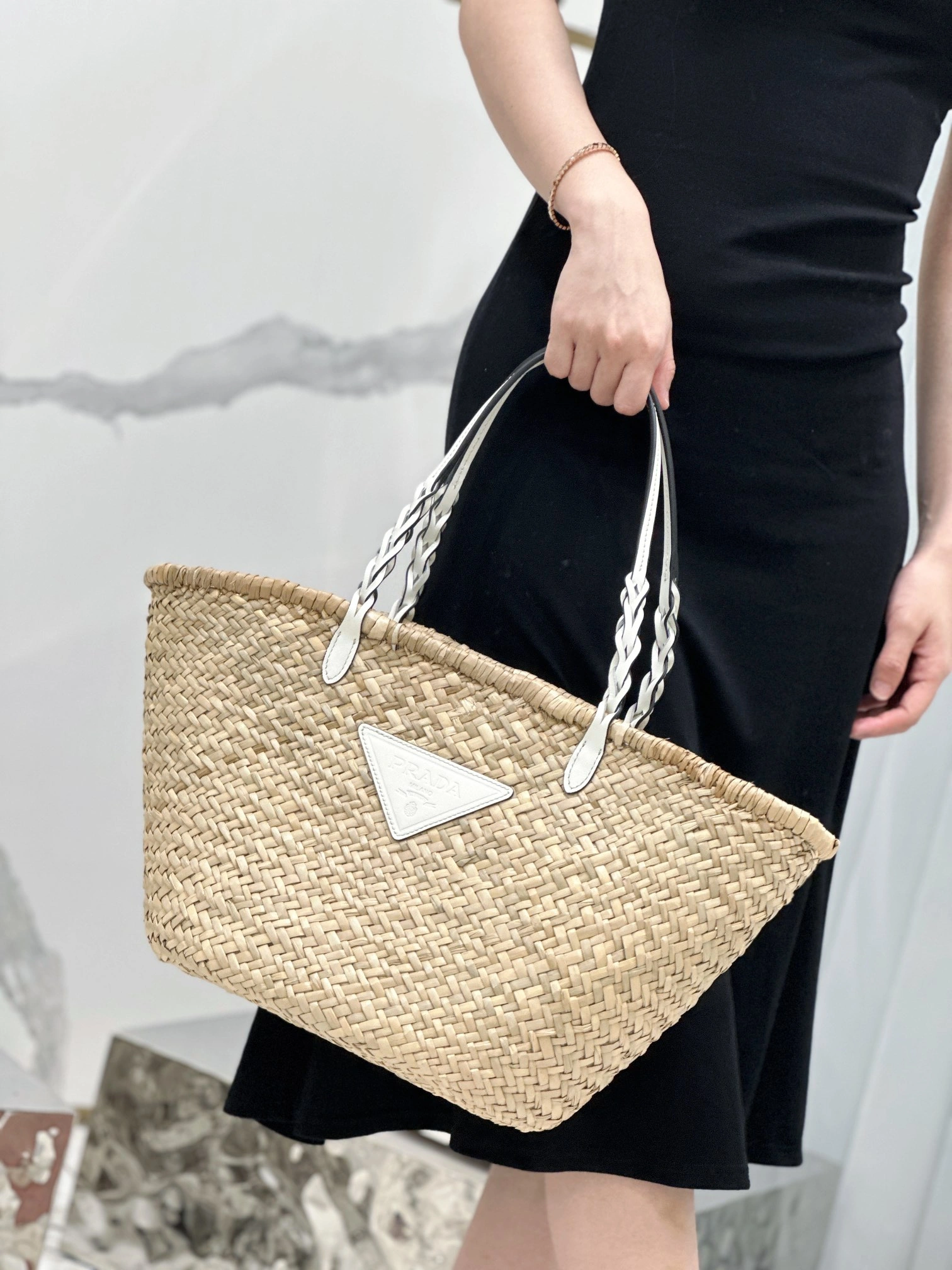 EyeCatching Prada Shopping Bags 73650