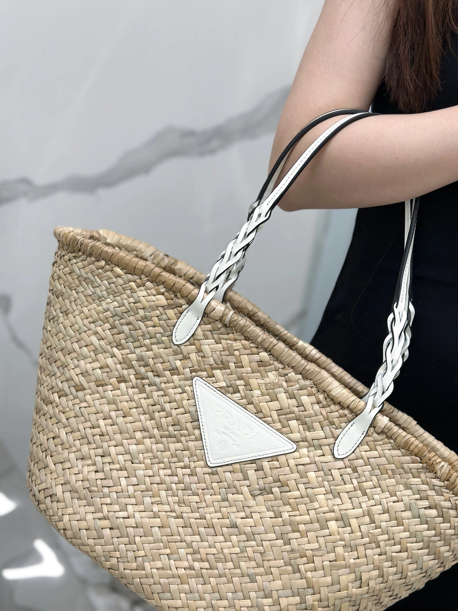 EyeCatching Prada Shopping Bags 73650