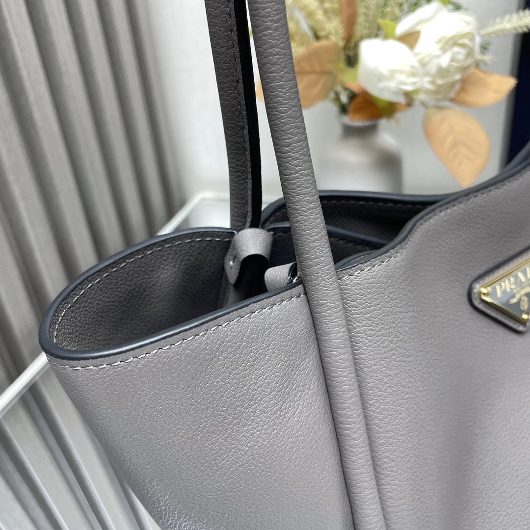 Prada Shopping Bags Modern 71669