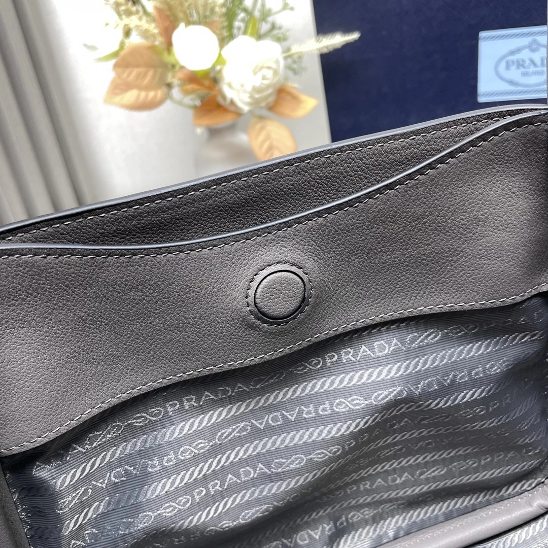Prada Shopping Bags Modern 71669
