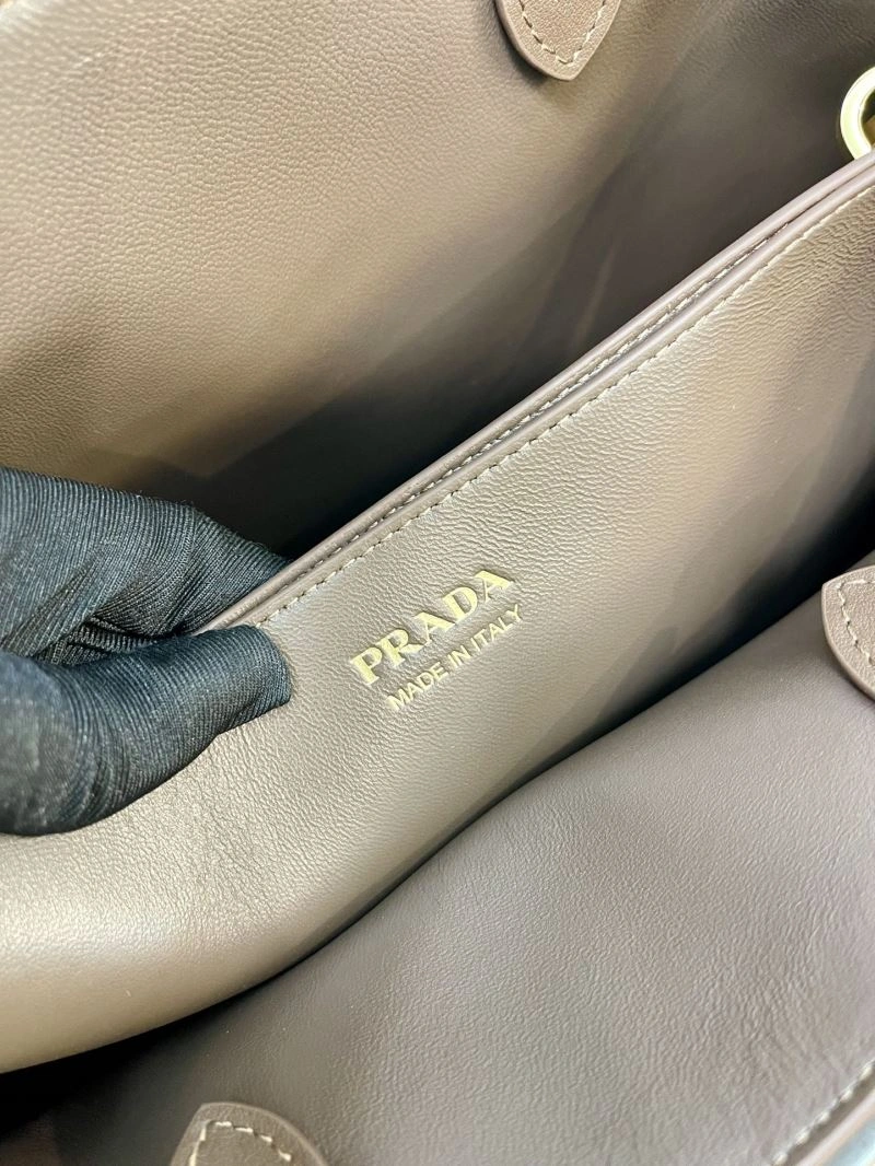 WellDesigned Prada Shopping Bags 66491