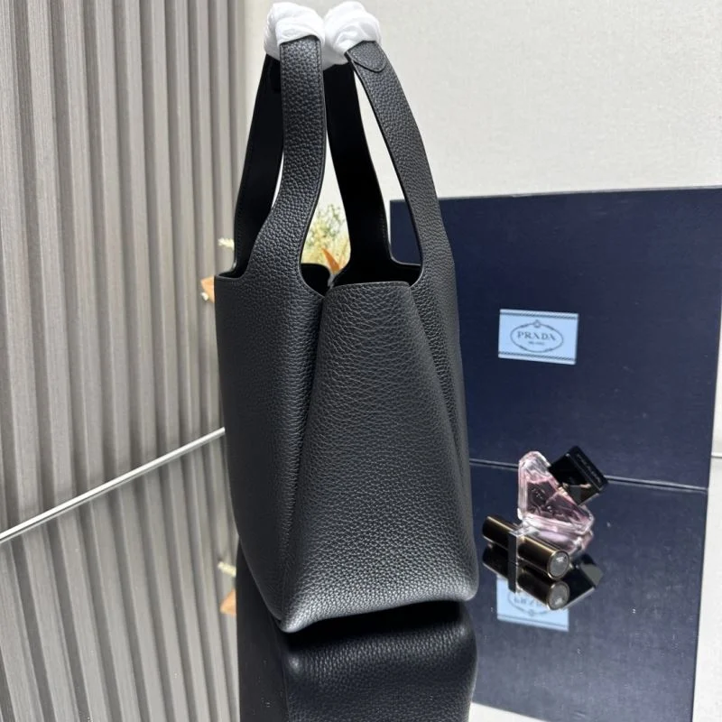 Snug Prada Shopping Bags 45114