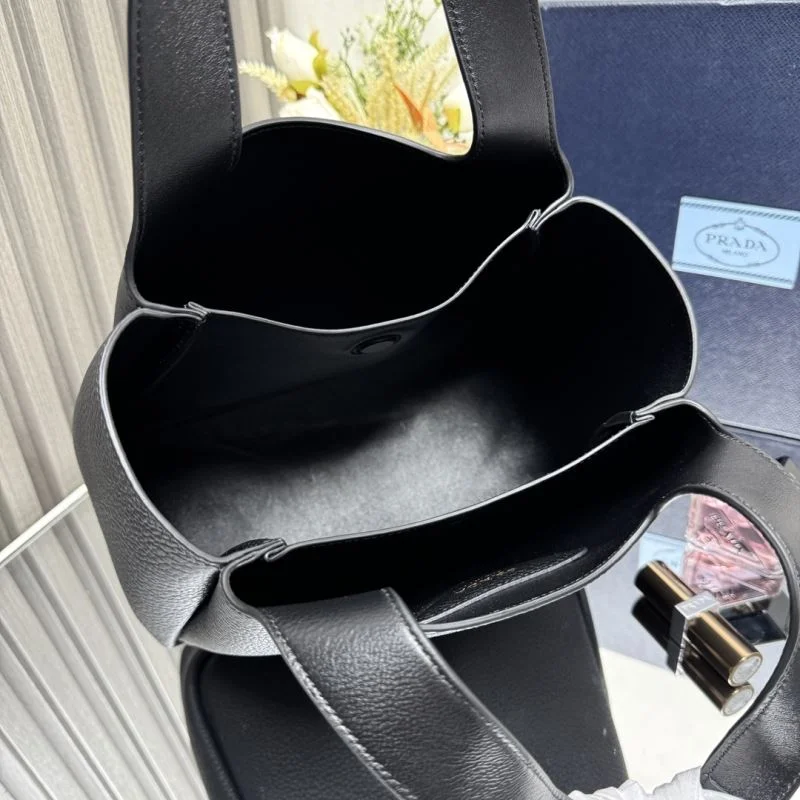 Snug Prada Shopping Bags 45114