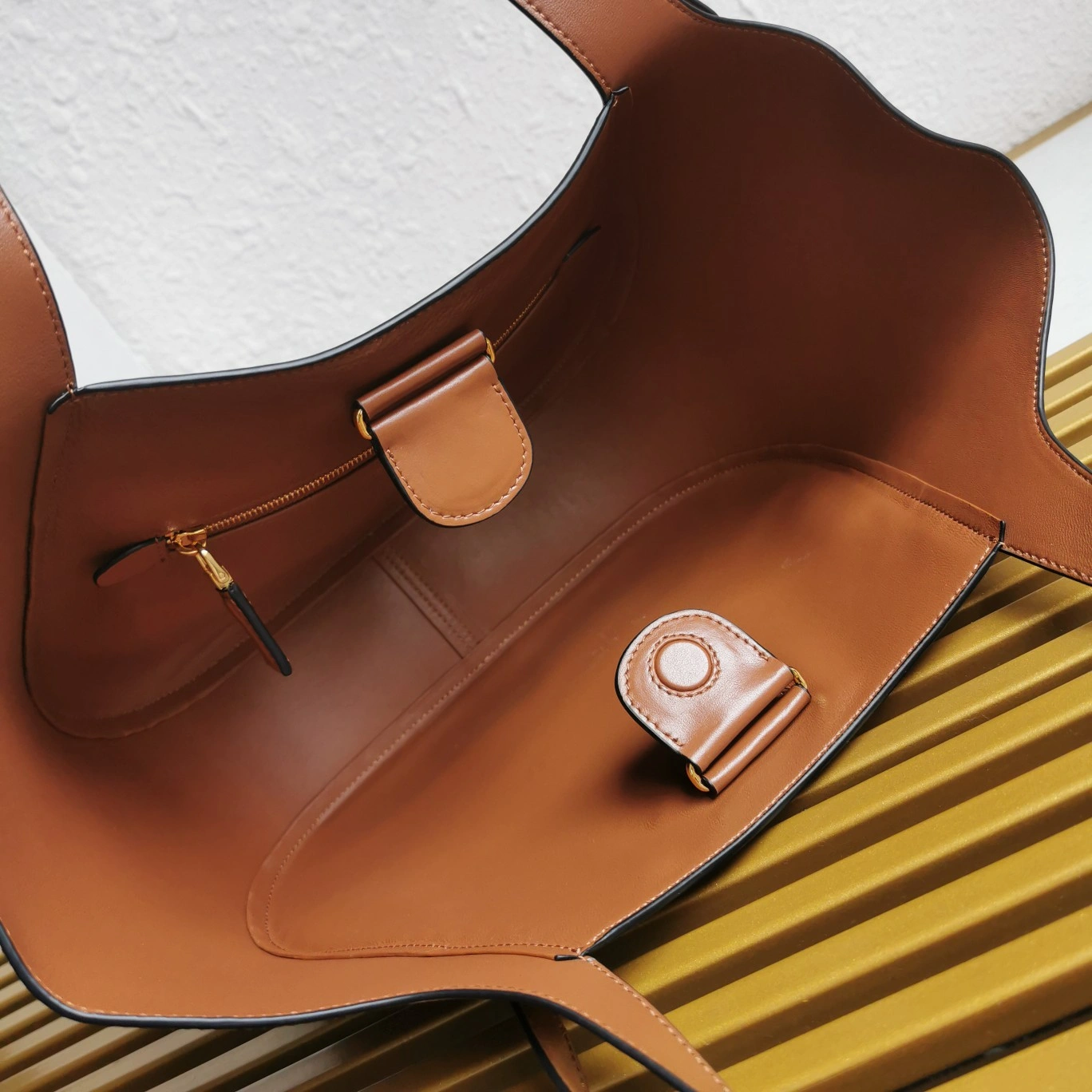 Prada Shopping Bags ModernLook 73611