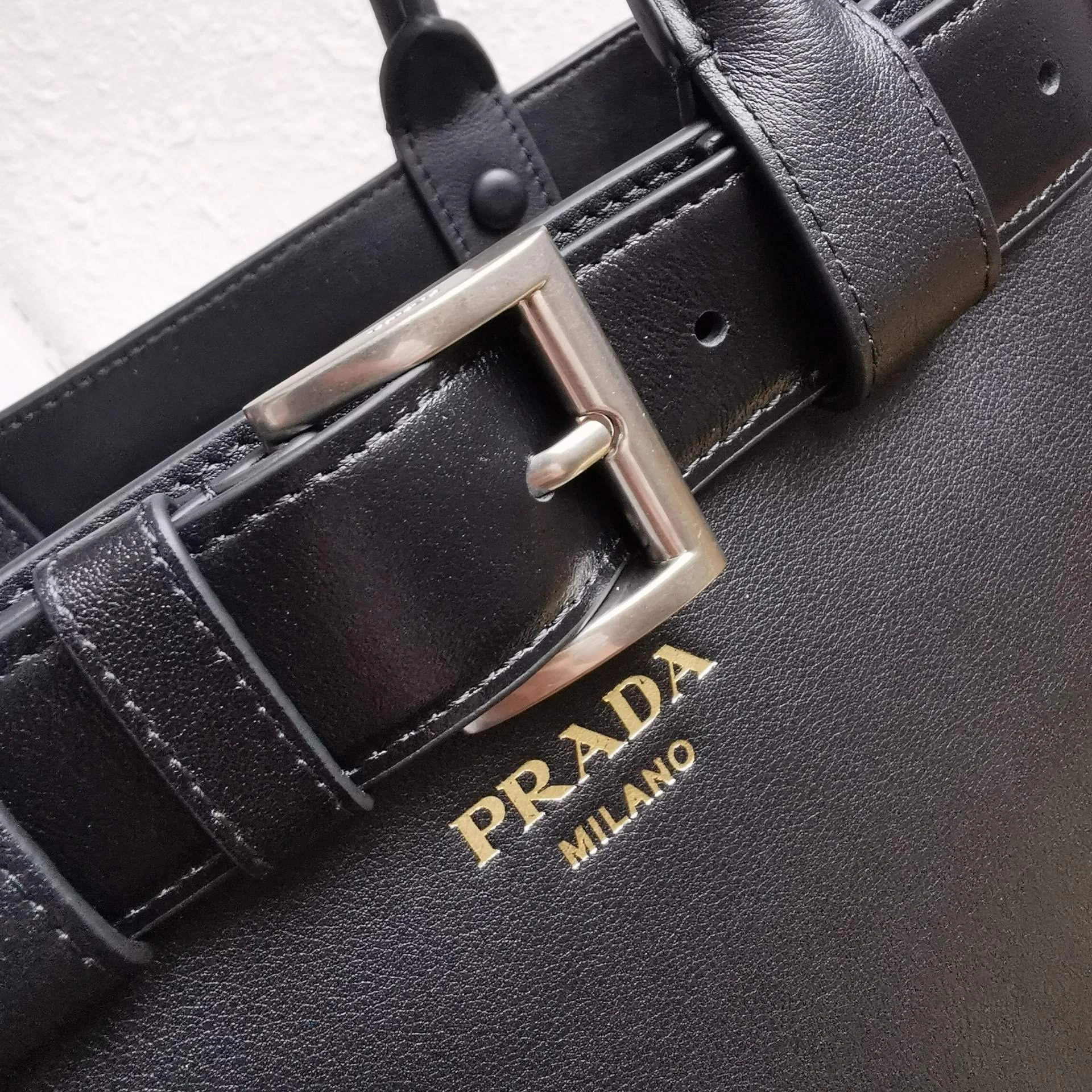 Youthful Prada Shopping Bags 73599