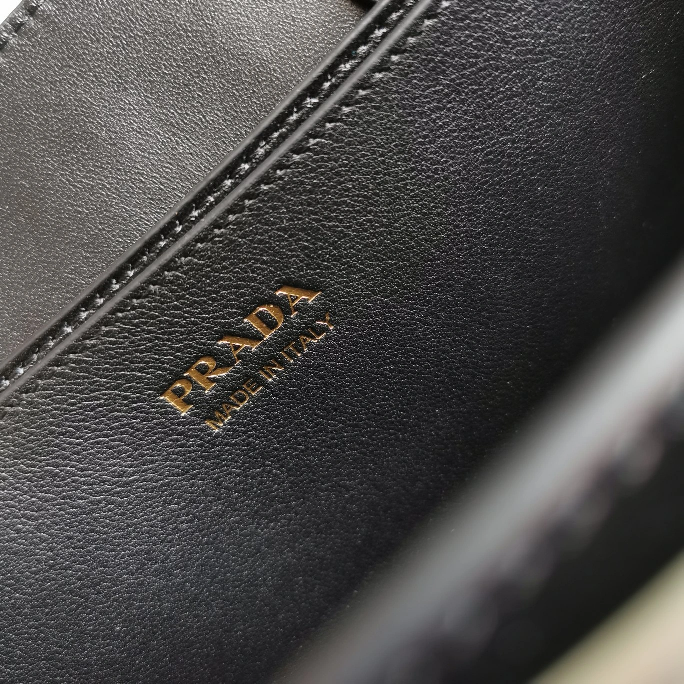 Youthful Prada Shopping Bags 73599