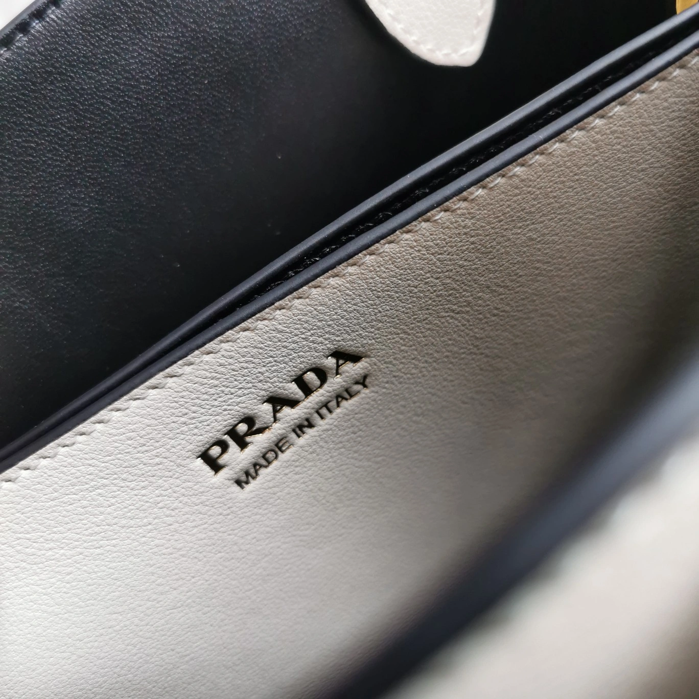 Prada Shopping Bags WrinkleFree 73598