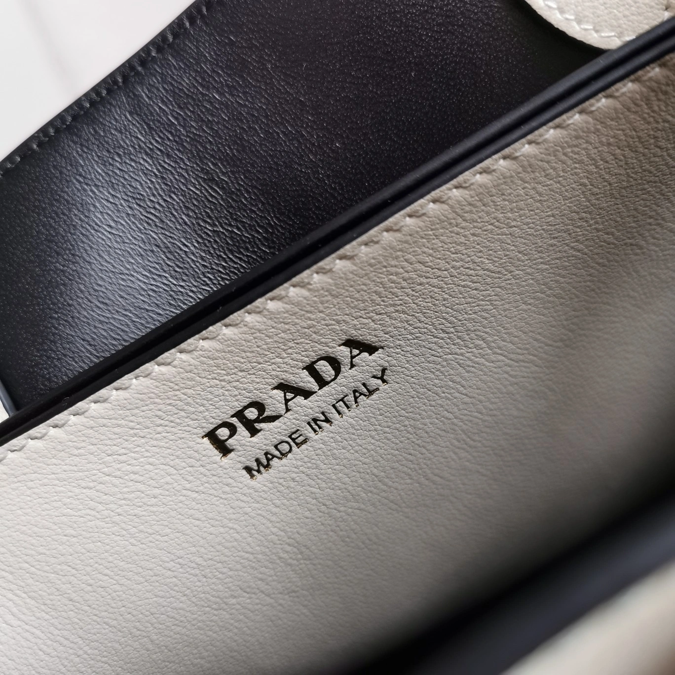 Prada Shopping Bags ZipUp 73595