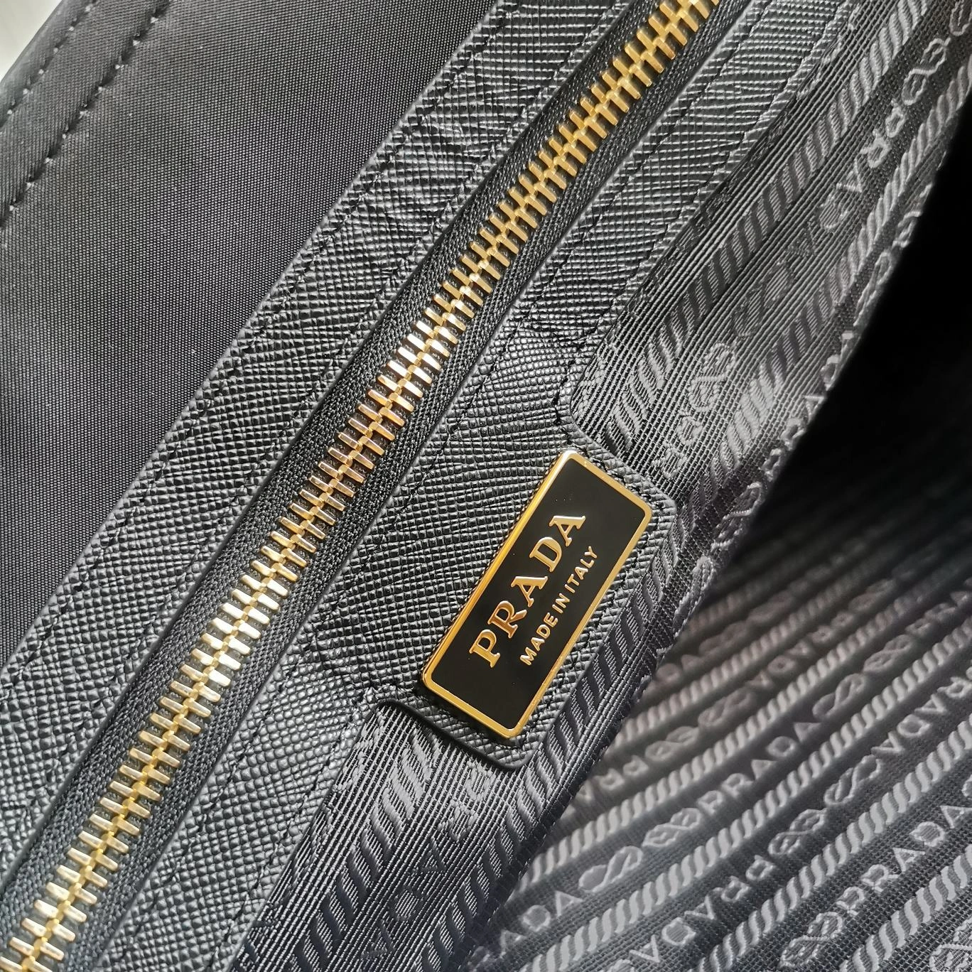 Prada Shopping Bags Modern 73593