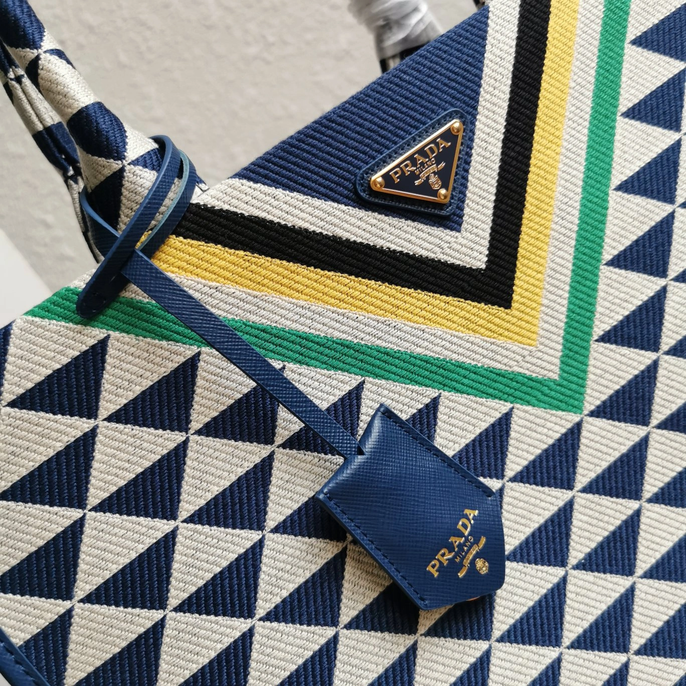 Prada Shopping Bags WellDesigned 71552