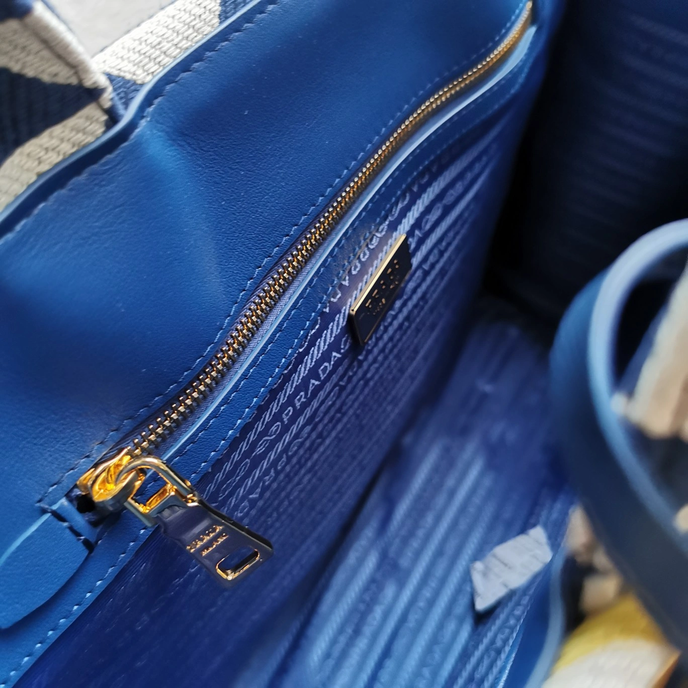 Prada Shopping Bags WellDesigned 71552