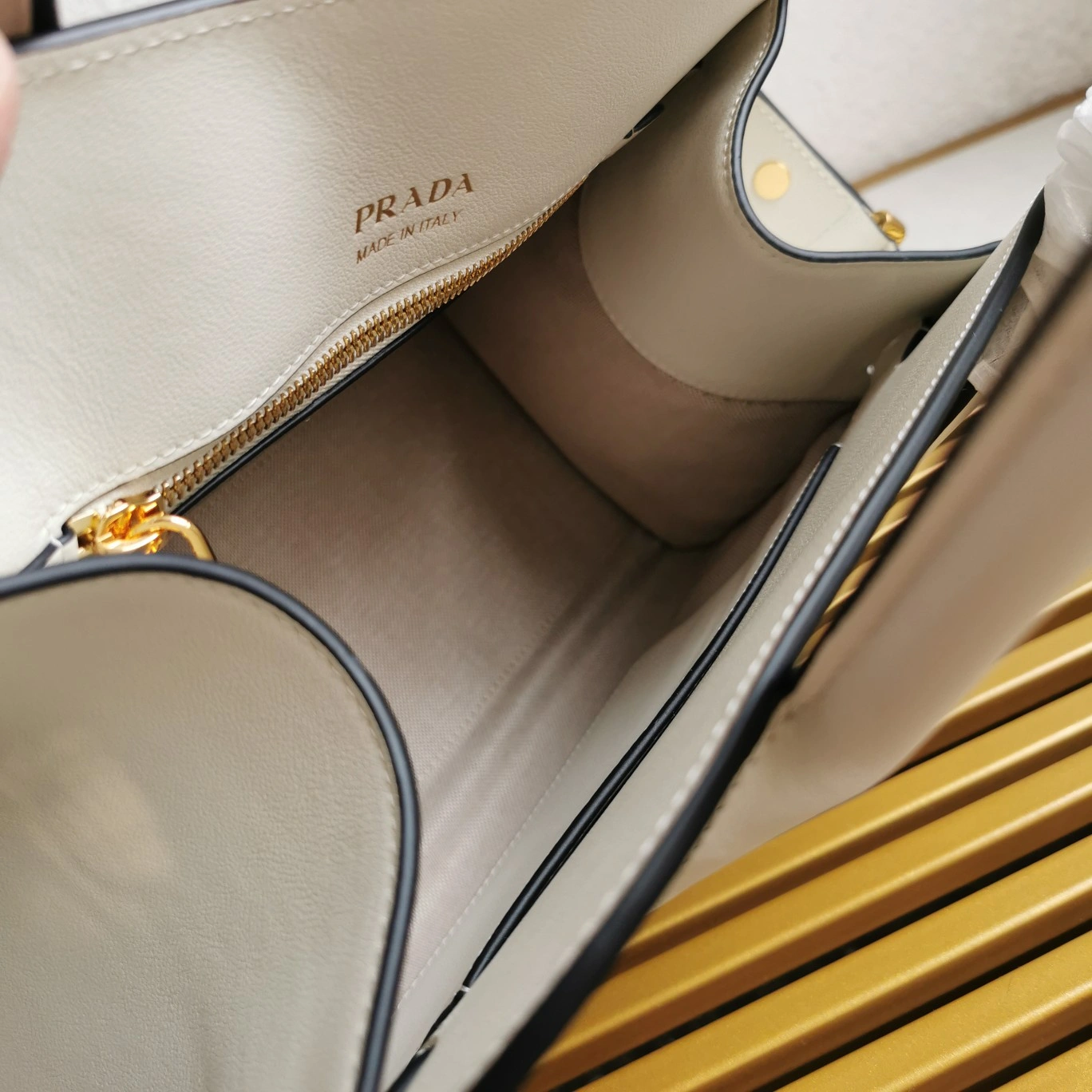 Versatile Prada Shopping Bags 71538