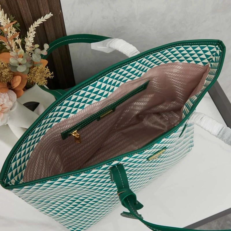 Prada Shopping Bags Attractive 85855