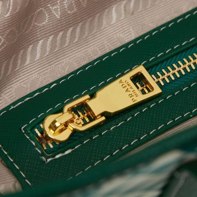 Prada Shopping Bags Attractive 85855