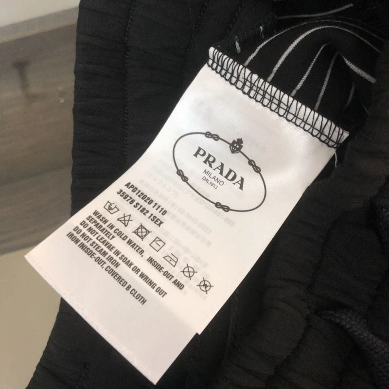 MoistureWicking Prada Short Pants 171554