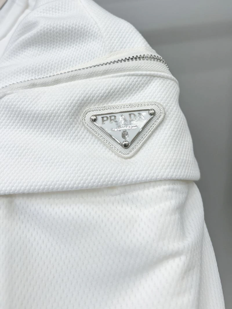 Elegant Prada Short Pants 169952