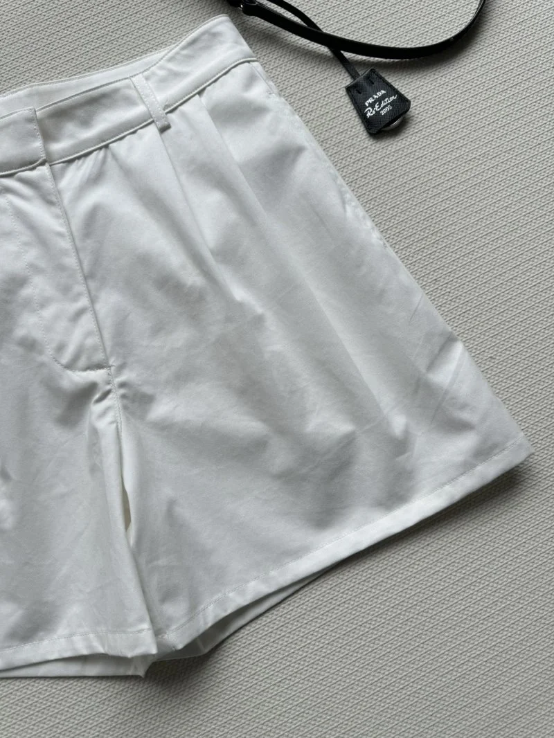 Elegant Prada Short Pants 165801