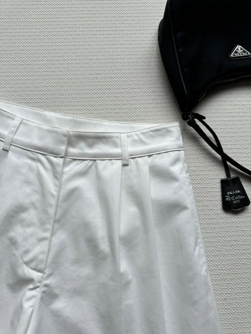 Elegant Prada Short Pants 165801