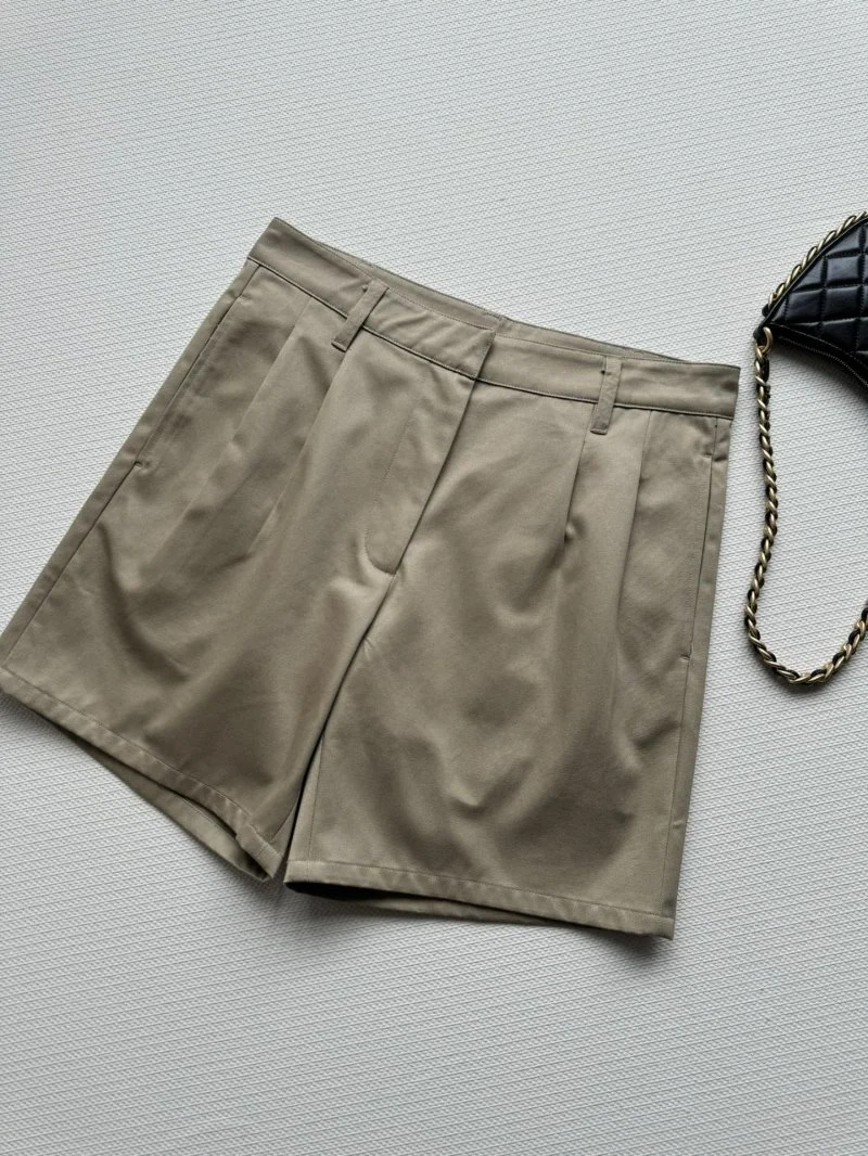 EyeCatching Prada Short Pants 166309
